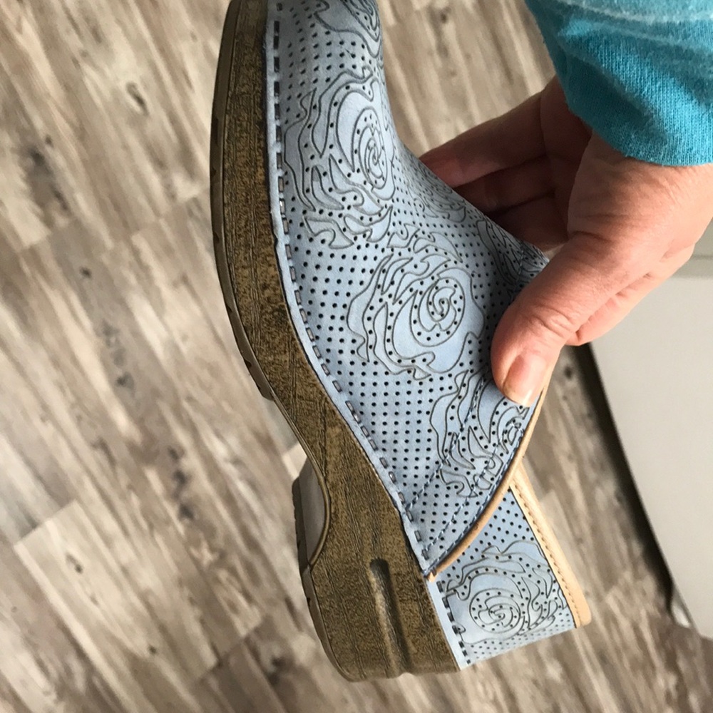 Dansko powder blue tooled leather clog size 37 - Picture 4 of 4